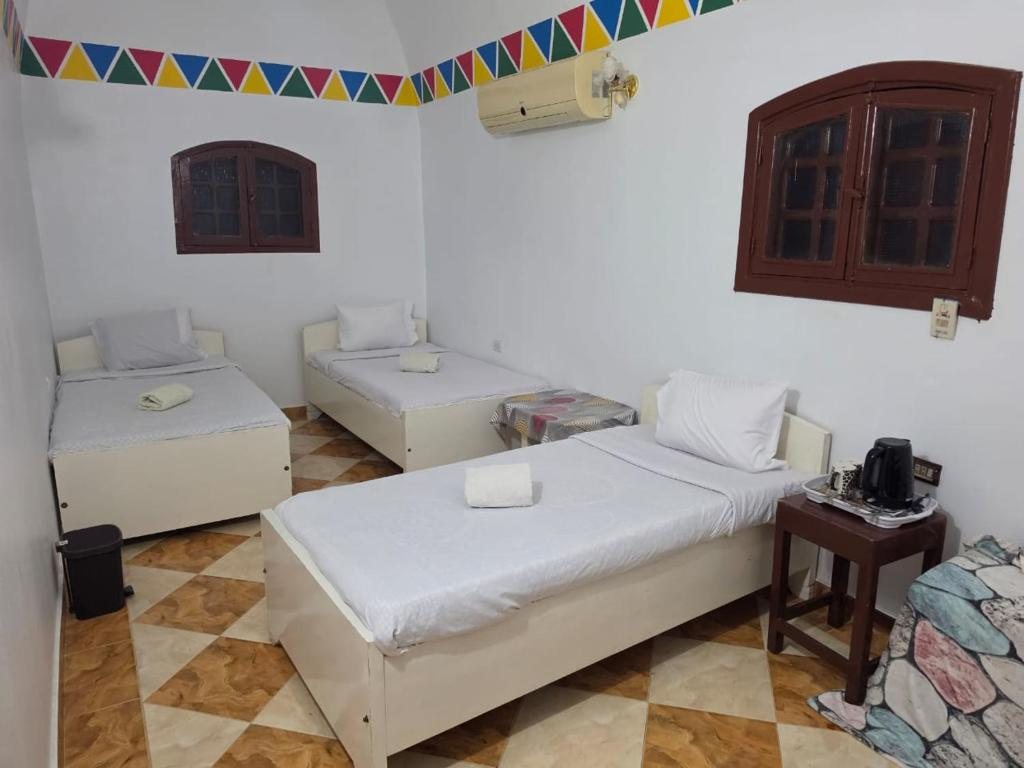 Triple room with three single beds