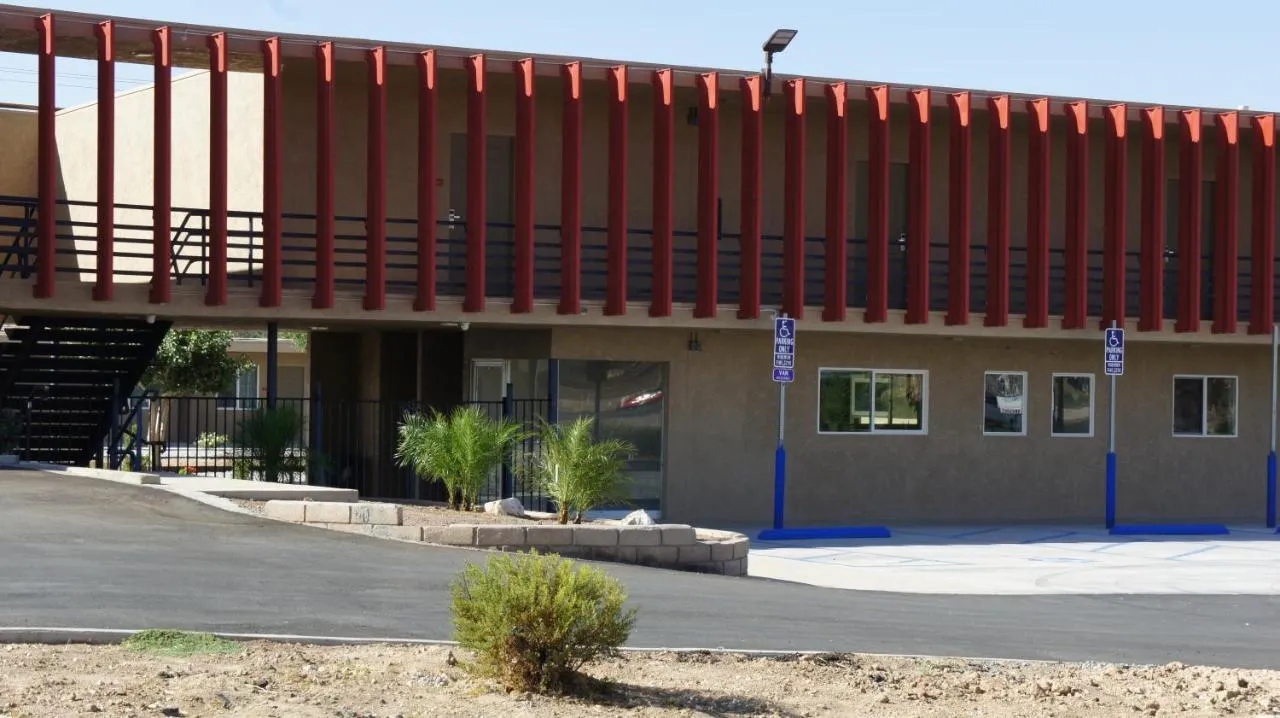 Apple Valley Hotel & Lodge