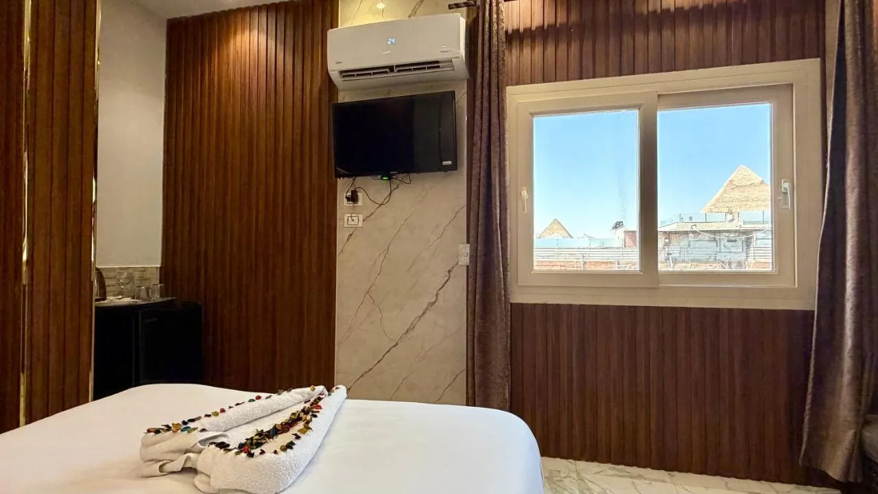 Life Pyramids Inn