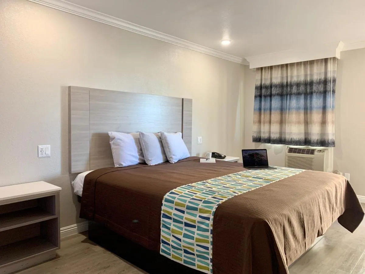 Mojave Inn
