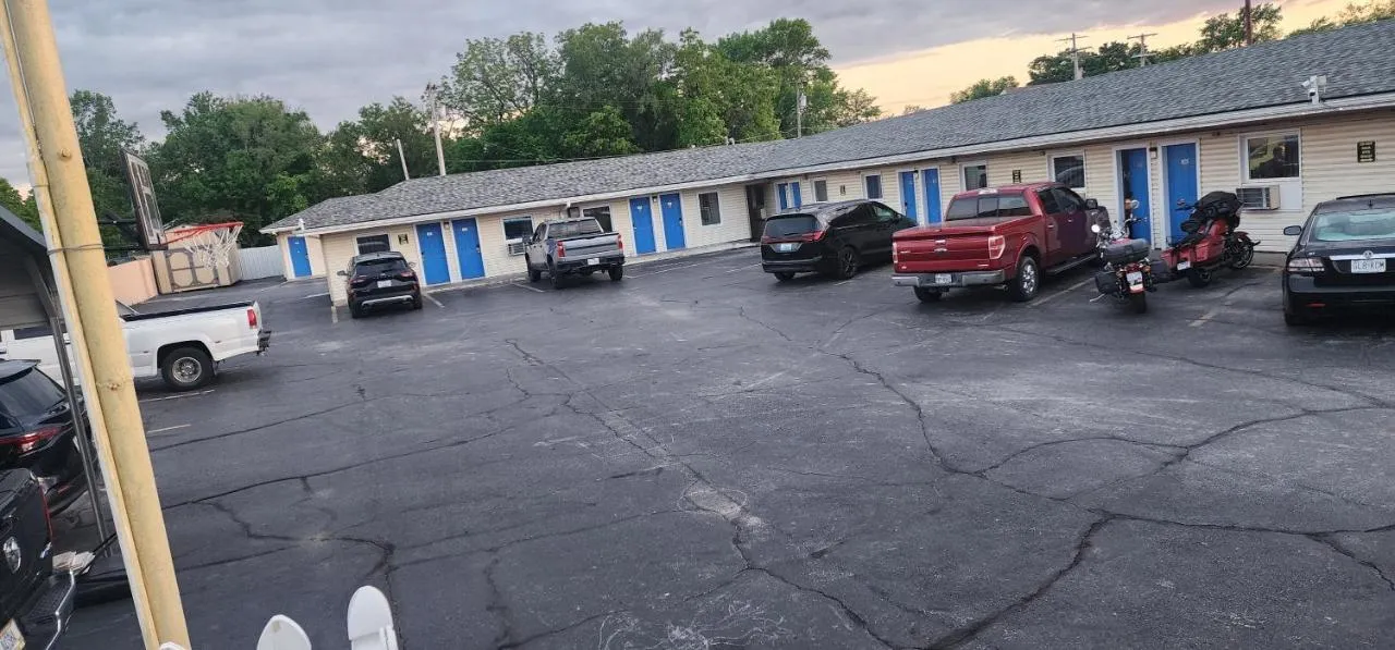 Plaza Motel