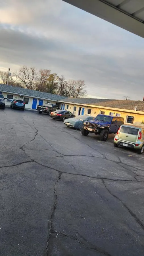 Plaza Motel