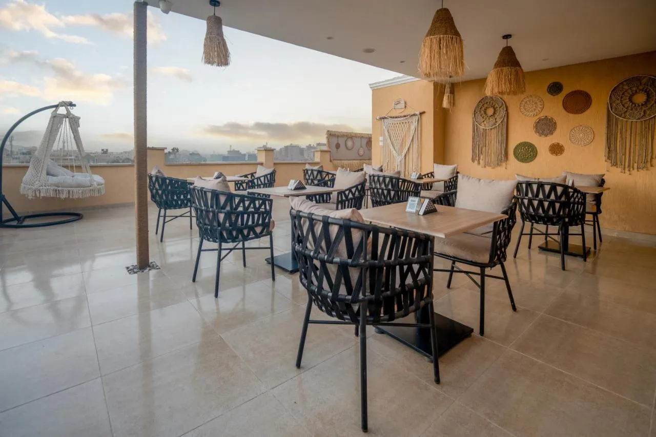 Tiye Pyramids Hotel