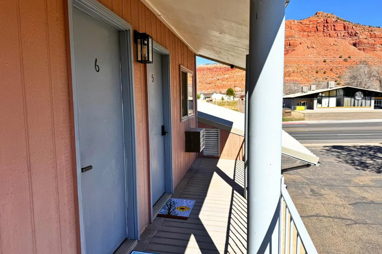 Travelers Motel